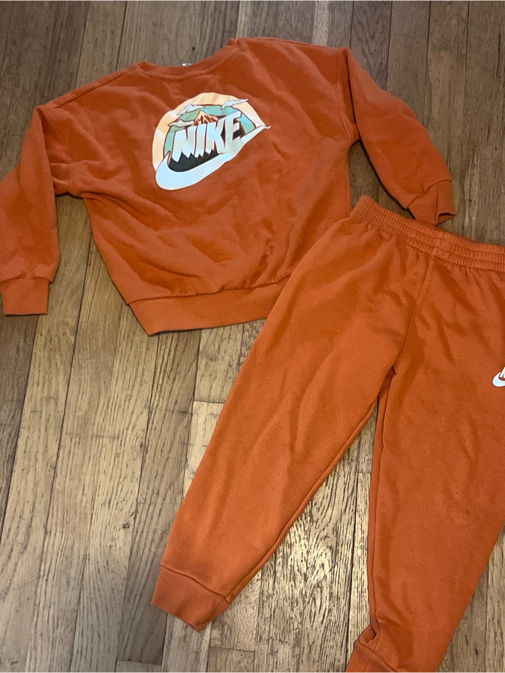 Nike Orange Crewneck Sweatshirt And Joggers sweats set size 5-6 Yrs
